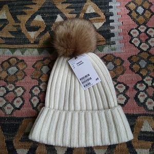 NWT H&M Rib Knit Winter Hat Beanie Faux Fur Puff